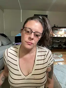 Snapshot of MatildaJane5 chatting on 07.22.26 MatildaJane5 online show from 07.22.26