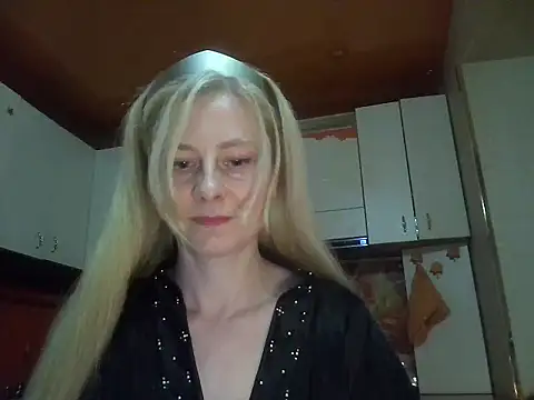 Snapshot of Vexieeka chatting on 07.24.26 Vexieeka online show from 07.24.26