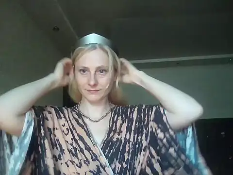 Snapshot of Vexieeka chatting on 07.28.26 Vexieeka online show from 07.28.26