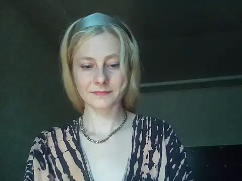 Snapshot of Vexieeka chatting on 07.28.26 Vexieeka online show from 07.28.26