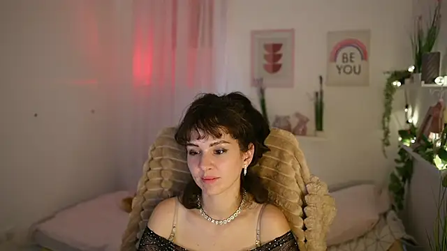 Snapshot of Daisy_Lowe chatting on 07.28.26 Daisy Lowe online show from 07.28.26