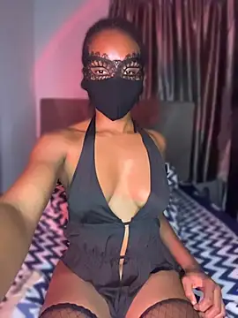 Snapshot of Seductresss chatting on 06.25.26 Seductresss online show from 06.25.26