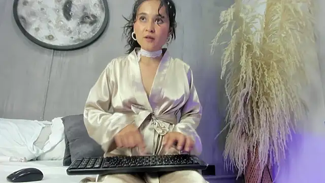 coco hirunkitty online show from 07.04.26