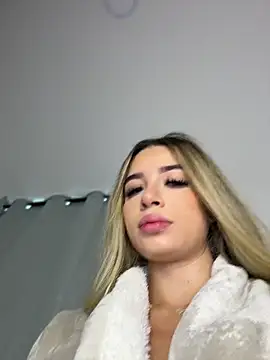 Snapshot of Lola-Blondie chatting on 07.19.26 Lola-Blondie online show from 07.19.26