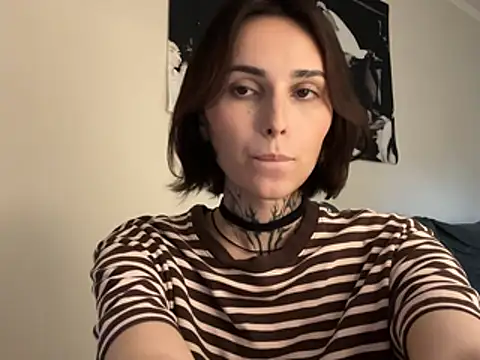 Snapshot of VivianGlow chatting on 06.26.26 VivianGlow online show from 06.26.26