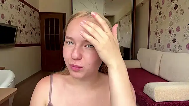 Snapshot of AmeliaOakheart chatting on 07.14.26 AmeliaOakheart online show from 07.14.26