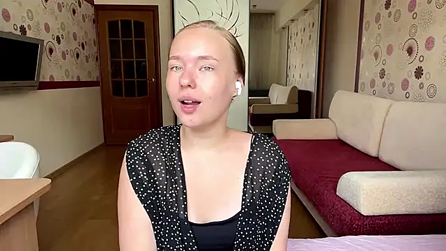 Snapshot of AmeliaOakheart chatting on 07.15.26 AmeliaOakheart online show from 07.15.26