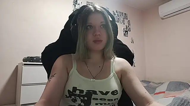 Snapshot of ViolettaCatechini chatting on 06.27.26 ViolettaCatechini online show from 06.27.26