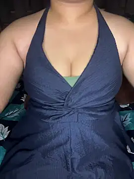 Snapshot of urs_sexy_sara chatting on 07.17.26 urs sexy sara online show from 07.17.26