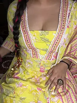 Snapshot of urs_sexy_sara chatting on 07.25.26 urs sexy sara online show from 07.25.26