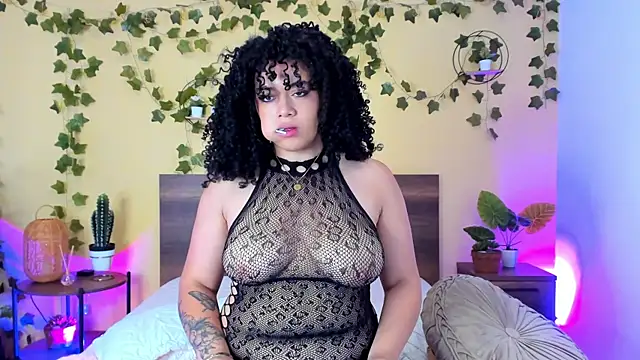 Snapshot of EbonnyRosse chatting on 07.19.26 EbonnyRosse online show from 07.19.26