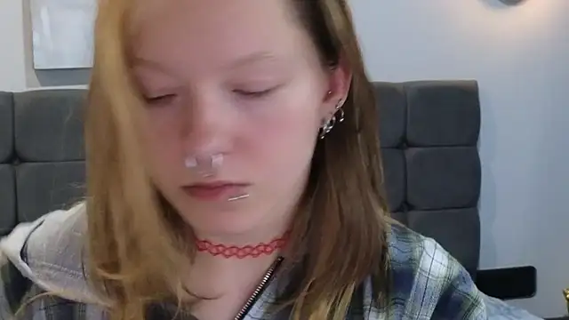 Snapshot of LauraLowe chatting on 06.29.26 LauraLowe online show from 06.29.26