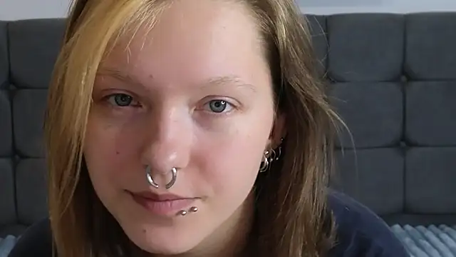 Snapshot of LauraLowe chatting on 07.01.26 LauraLowe online show from 07.01.26
