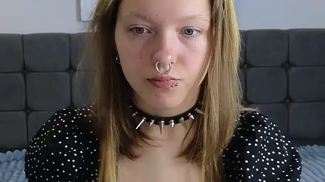 Snapshot of LauraLowe chatting on 07.02.26 LauraLowe online show from 07.02.26