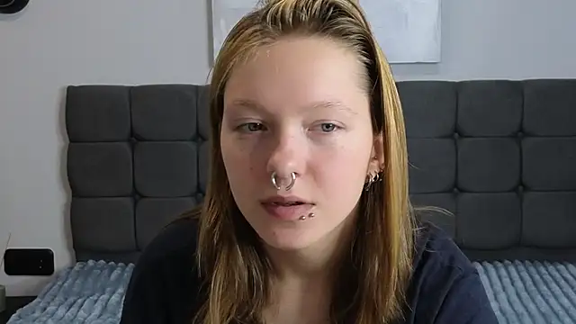 Snapshot of LauraLowe chatting on 07.07.26 LauraLowe online show from 07.07.26