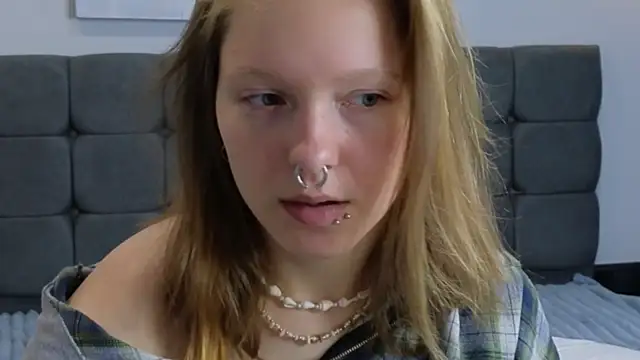 Snapshot of LauraLowe chatting on 07.10.26 LauraLowe online show from 07.10.26