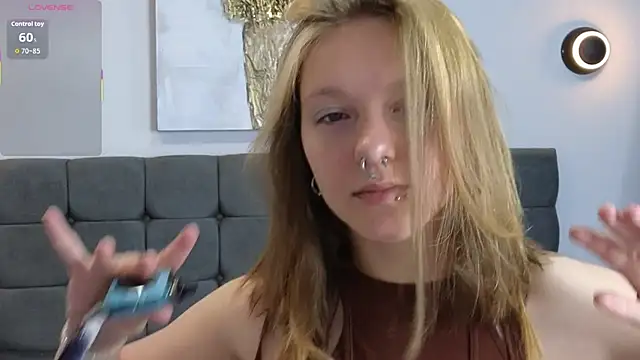 Snapshot of LauraLowe chatting on 07.26.26 LauraLowe online show from 07.26.26