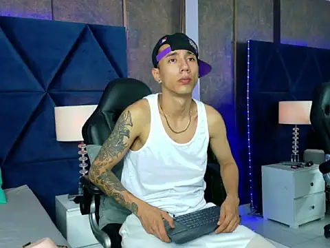 Snapshot of JustynSanshi chatting on 07.14.26 JustynSanshi online show from 07.14.26
