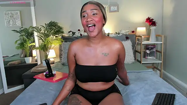 Snapshot of BrittneyJones chatting on 07.17.26 BrittneyJones online show from 07.17.26