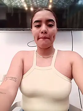 Snapshot of AlanaMontiel chatting on 07.17.26 AlanaMontiel online show from 07.17.26