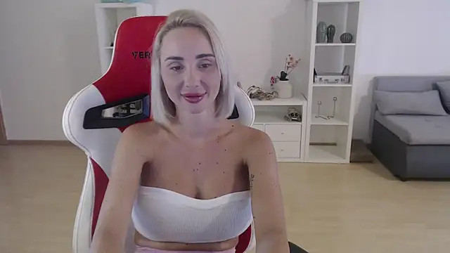 Snapshot of Blondie_VIP chatting on 07.16.26 Blondie VIP online show from 07.16.26