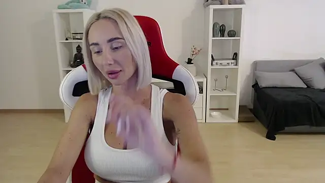 Snapshot of Blondie_VIP chatting on 07.24.26 Blondie VIP online show from 07.24.26