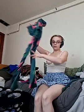 Snapshot of Little_Miss_Needy chatting on 06.27.26 Little Miss Needy online show from 06.27.26