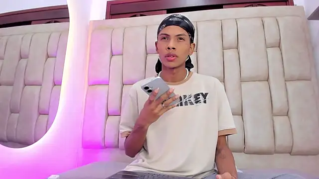 Cuteboyhenrik os online show from 07.04.26