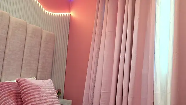 naira velvett online show from 07.22.26