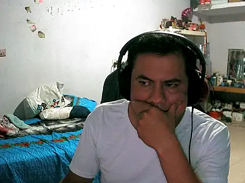 Snapshot of Dan_eli15 chatting on 07.14.26 Dan eli15 online show from 07.14.26