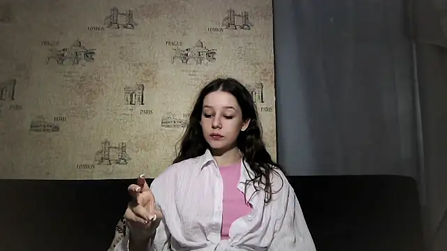 ElinoreHuxman online show from 07.04.26