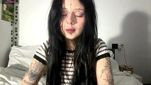 Snapshot of Ellay_ chatting on 07.26.26 Ellay online show from 07.26.26