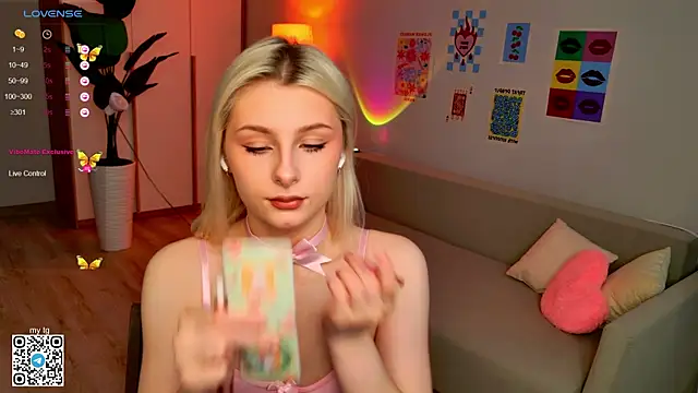 Snapshot of eva_virel chatting on 07.25.26 eva virel online show from 07.25.26