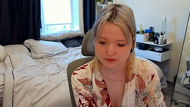 GlimmerGirl  online show from 07.02.26