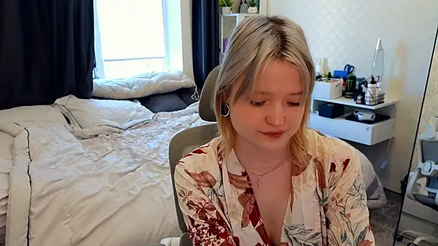 GlimmerGirl  online show from 07.02.26