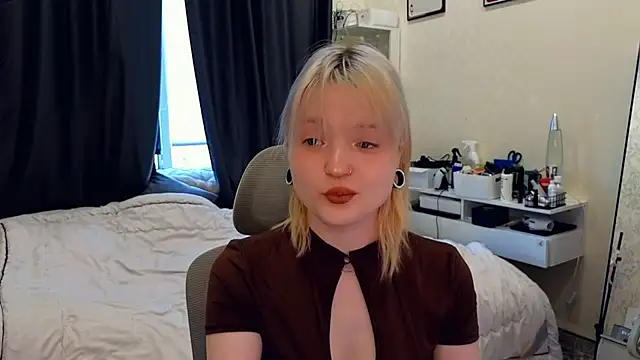 GlimmerGirl  online show from 07.04.26