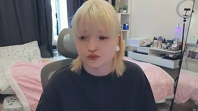 GlimmerGirl  online show from 07.23.26