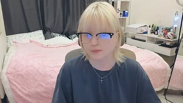 GlimmerGirl  online show from 07.28.26