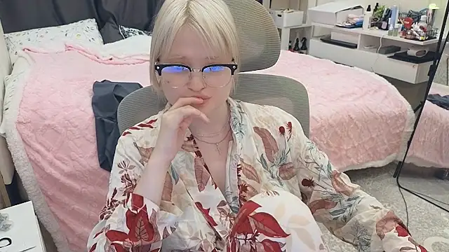 GlimmerGirl  online show from 07.28.26
