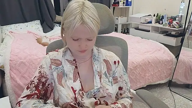 GlimmerGirl  online show from 07.28.26
