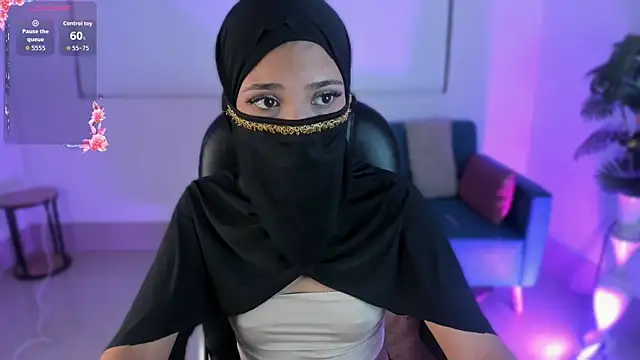 Snapshot of LaylaFantasy_ chatting on 07.18.26 LaylaFantasy online show from 07.18.26
