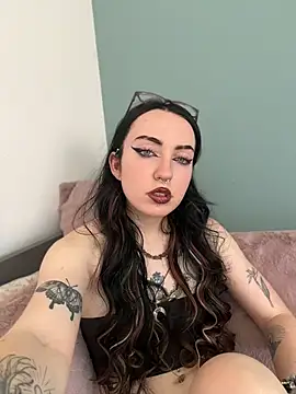 Snapshot of Ellie_Whitfield chatting on 07.16.26 Ellie Whitfield online show from 07.16.26