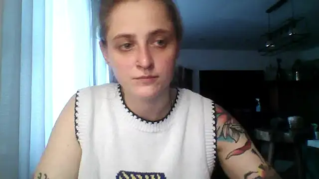 Snapshot of LeaWetGirl chatting on 07.13.26 LeaWetGirl online show from 07.13.26