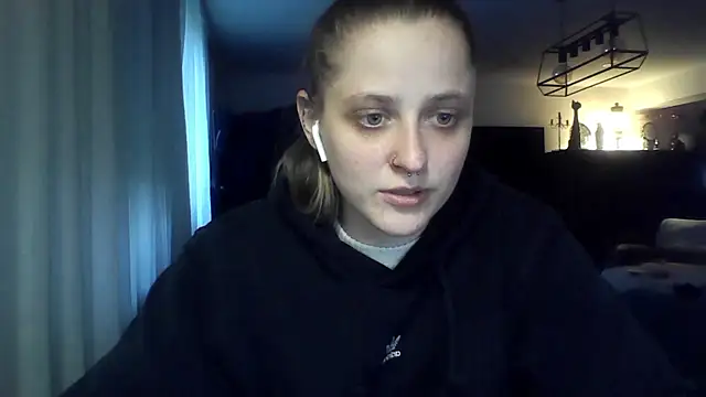 Snapshot of LeaWetGirl chatting on 07.27.26 LeaWetGirl online show from 07.27.26
