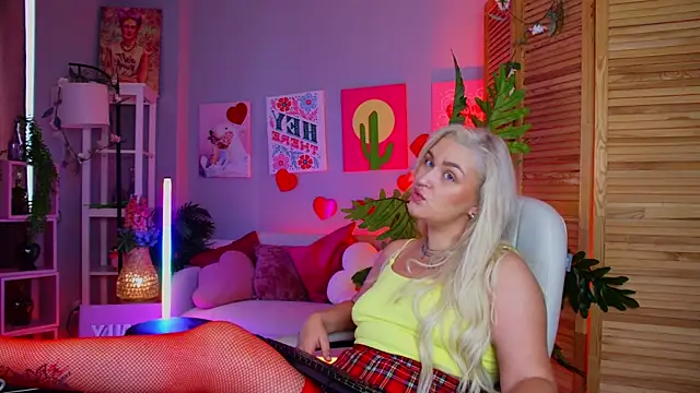 AmelieRowan online show from 07.18.26