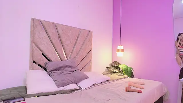 aleskahoffman1 online show from 07.24.26