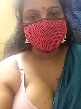 Snapshot of Poojitha-Queen chatting on 07.15.26 Poojitha-Queen online show from 07.15.26