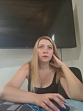 Snapshot of SassiSandra chatting on 07.13.26 SassiSandra online show from 07.13.26