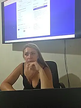 Snapshot of SassiSandra chatting on 08.05.26 SassiSandra online show from 08.05.26
