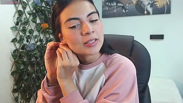 Snapshot of Jade_Aitana chatting on 07.04.26 Jade Aitana online show from 07.04.26